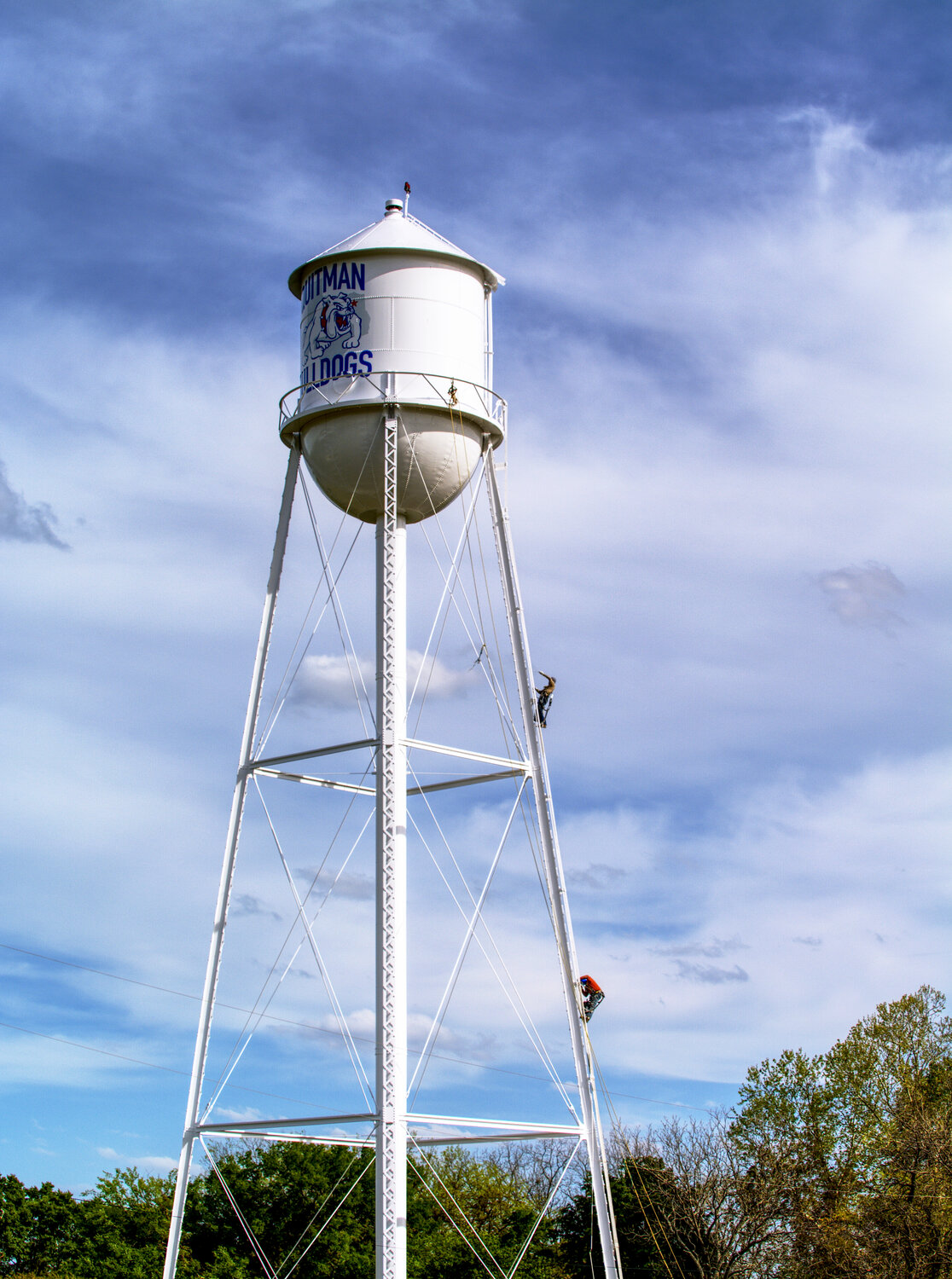 Workers put the finishing touches on Quitman’s water tower paint job.